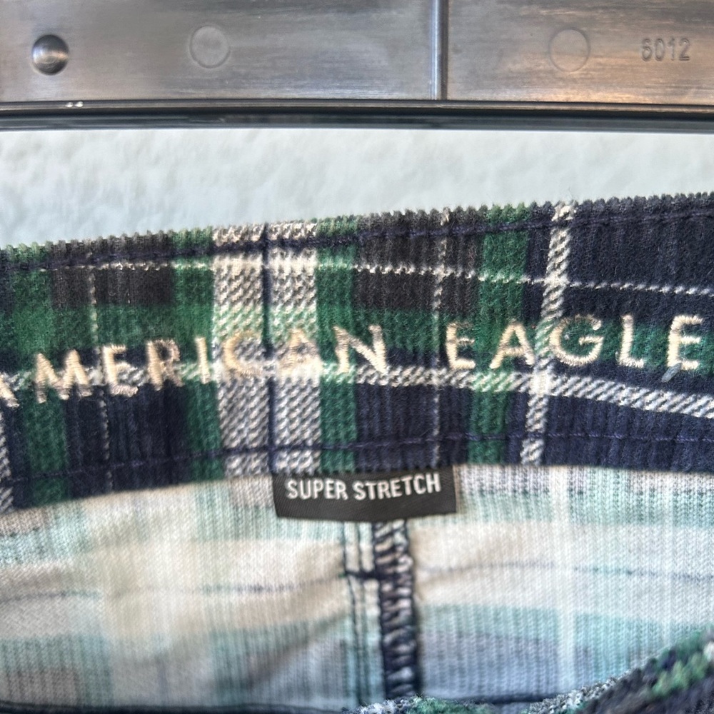 American Eagle Super Stretch Courderoy Preppy Crop Flare Frayed Hem Jeans 6 - Picture 3 of 4